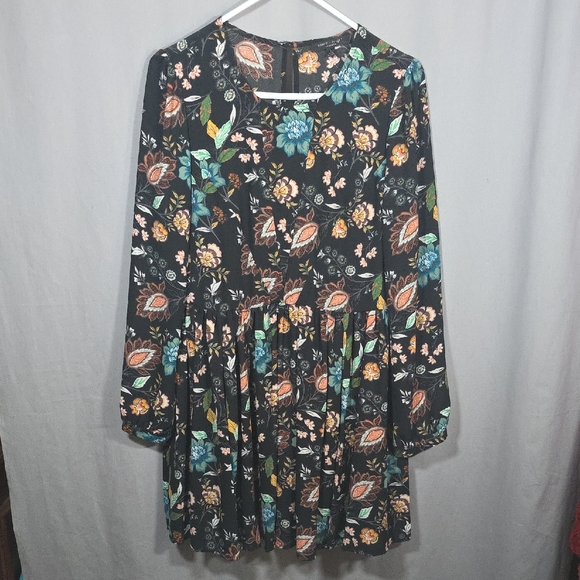 Romeo & Juliet Couture Dresses & Skirts - Romeo & Juliet Couture Woman's Floral Black Dress Size L